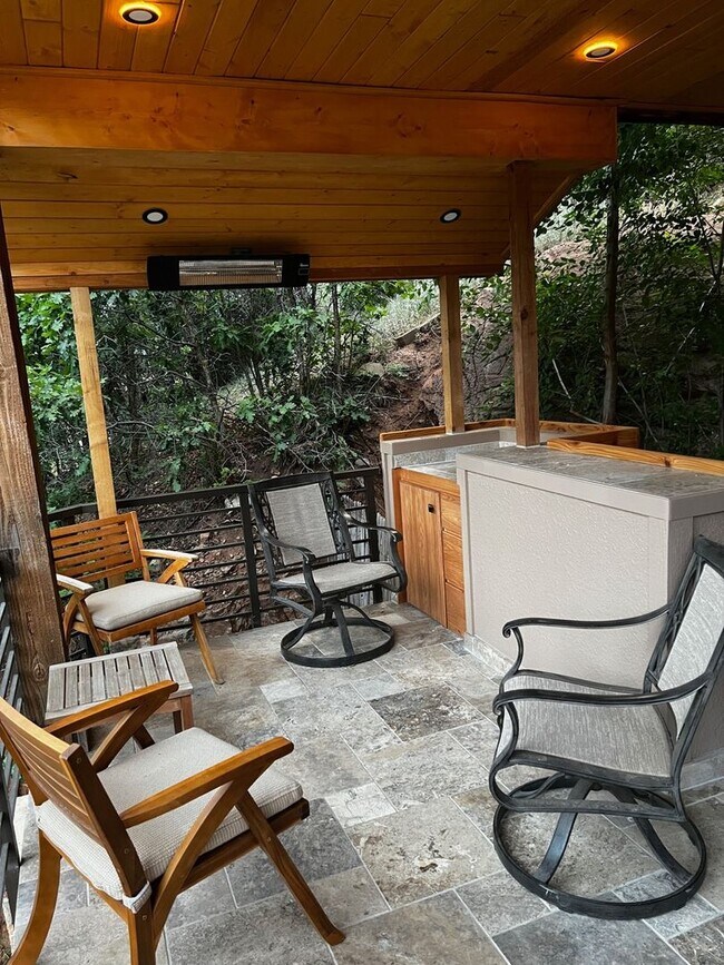 Building Photo - Spacious 3BR 3BA Townhome in Durango