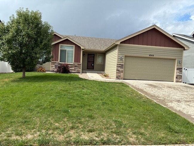 Primary Photo - Beautiful 3 bed, 2 bath ranch w/fenced in ...