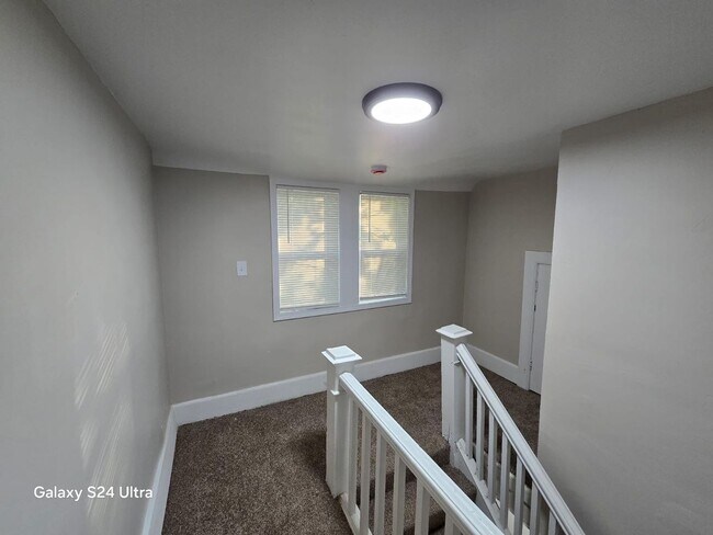 Building Photo - Renovated 3-Bedroom Home – We Welcome Sect...