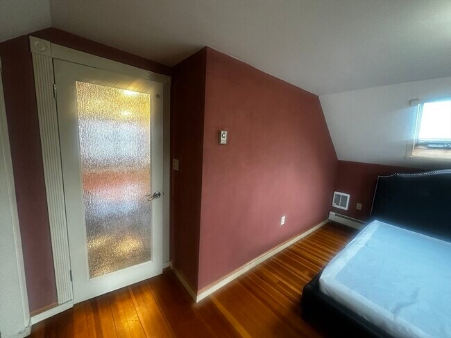 Building Photo - 1034 Main St