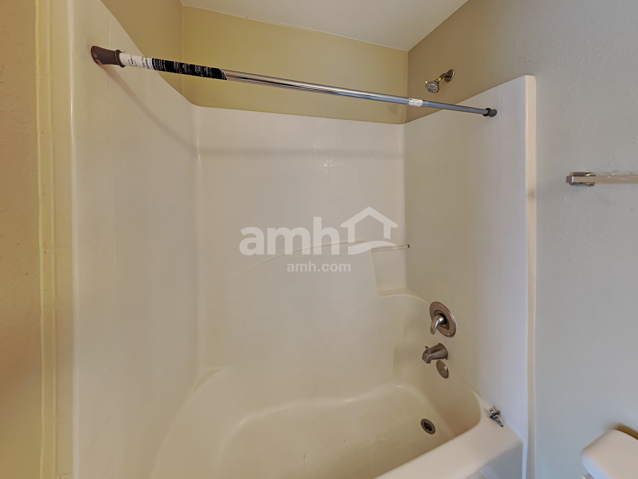 Building Photo - 30500 Birdhouse Dr