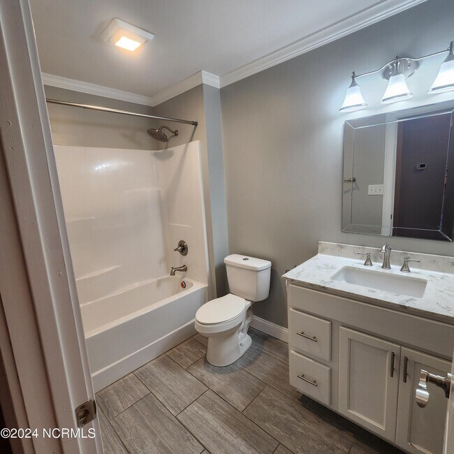 Building Photo - 115 Blue Bird Ln