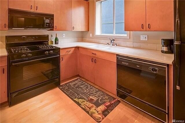 Kitchen - 10042 Main St