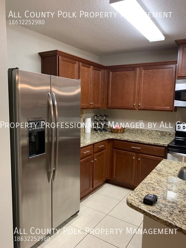 Building Photo - Lakeland Oasis! 3 Bedroom Duplex in Villag...