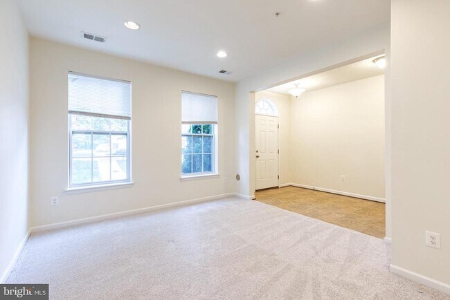Building Photo - 1308 Ray Ln