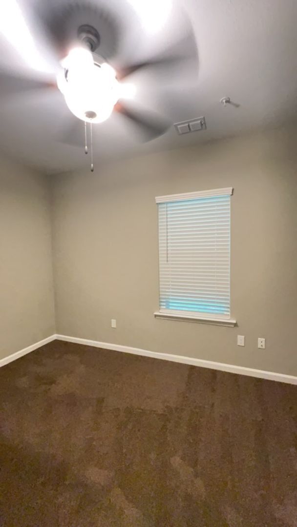 Building Photo - AVAILABLE NOW! 3/3 Condo convenient to FSU...