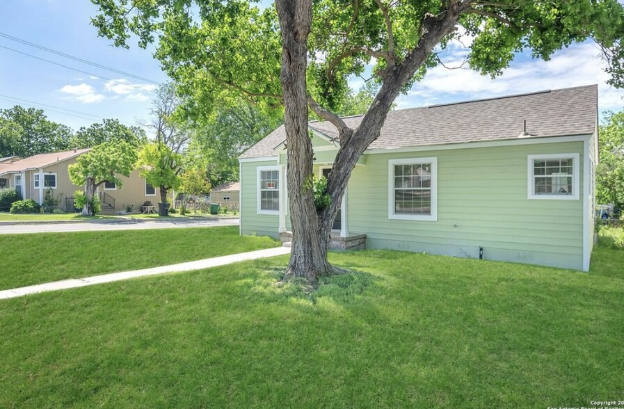 Building Photo - 834 Halliday Ave