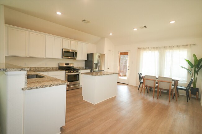Building Photo - 8446 Manta Ray Dr