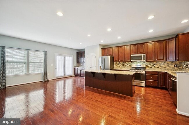 Building Photo - 907 Susan Cir