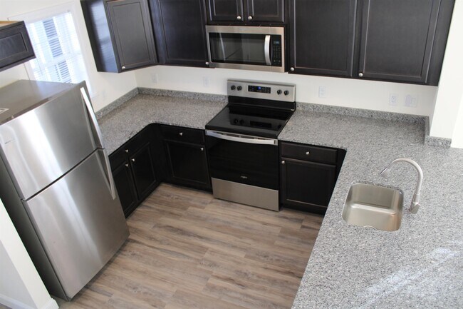 Building Photo - 38 Alpine Place Dr
