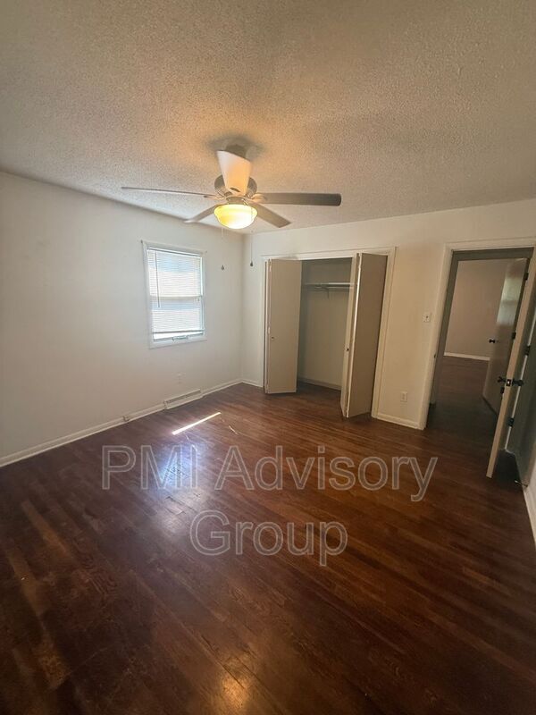 Building Photo - 1643 SW Knollwood Dr