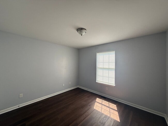Building Photo - 733 Vanguard Pl