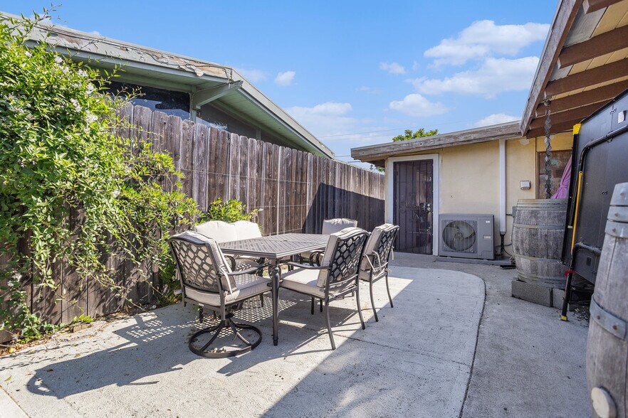 Building Photo - 27727 Orlando Ave