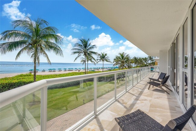 Building Photo - 16425 Collins Ave