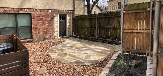 Building Photo - 6723 Eastridge Dr