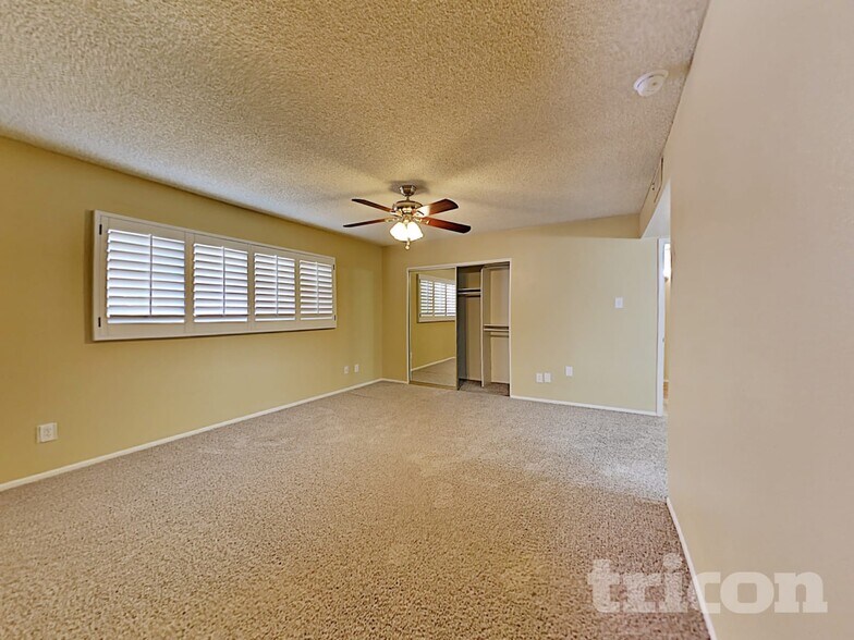 Building Photo - 3601 W Country Gables Dr