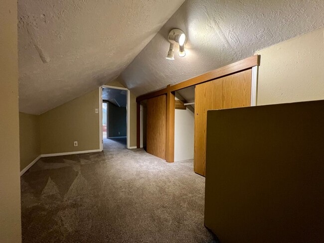 Building Photo - Outdoor Oasis: Charming 3 Bed 2 Bath House!