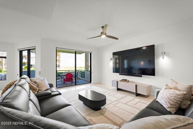 Building Photo - 739 Spinnakers Reach Dr