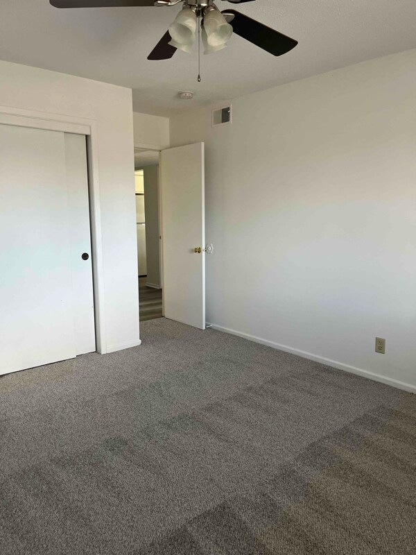 Building Photo - 2013 NW Hickory Ln