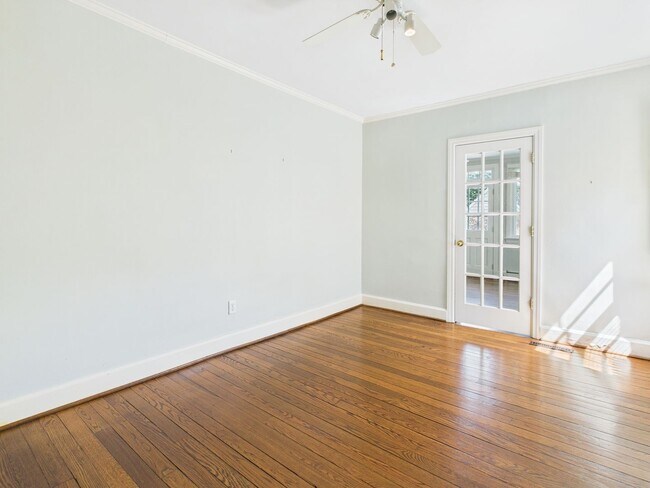 Building Photo - 307 Lexington Rd