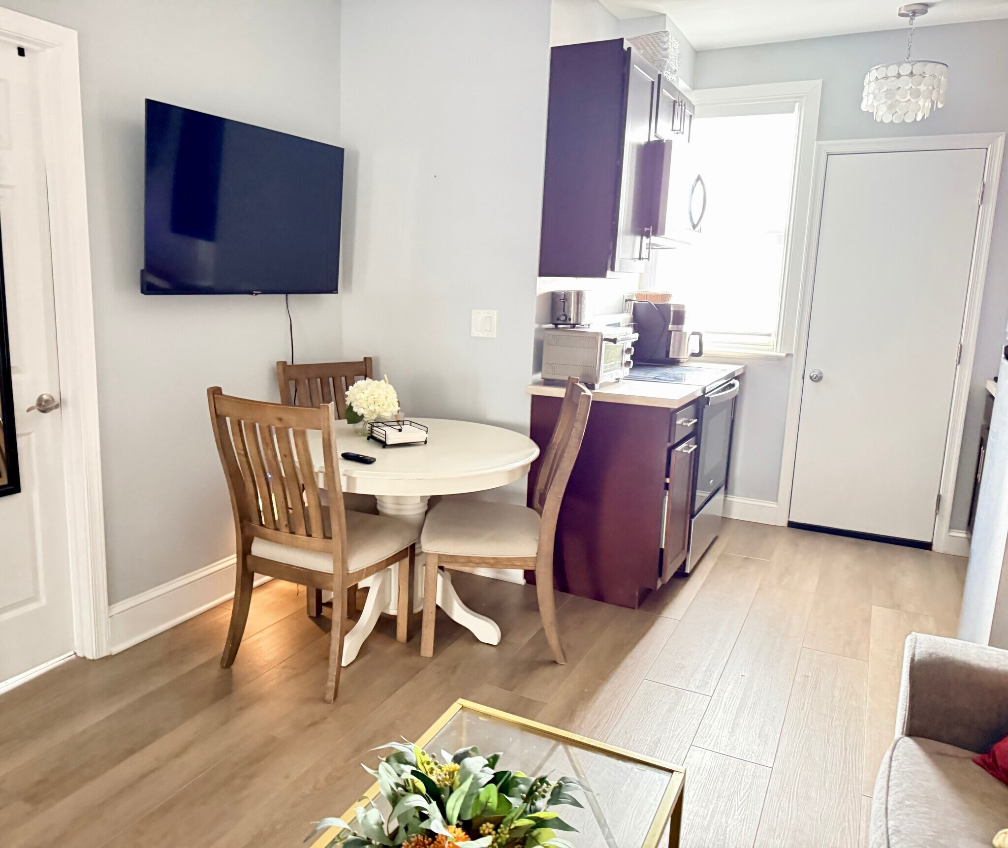 Building Photo - 512 Mellon St SE