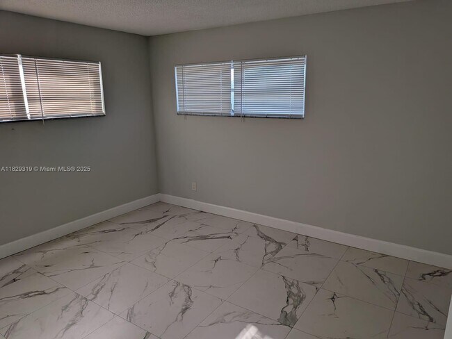 Building Photo - 6201 SW 37th St