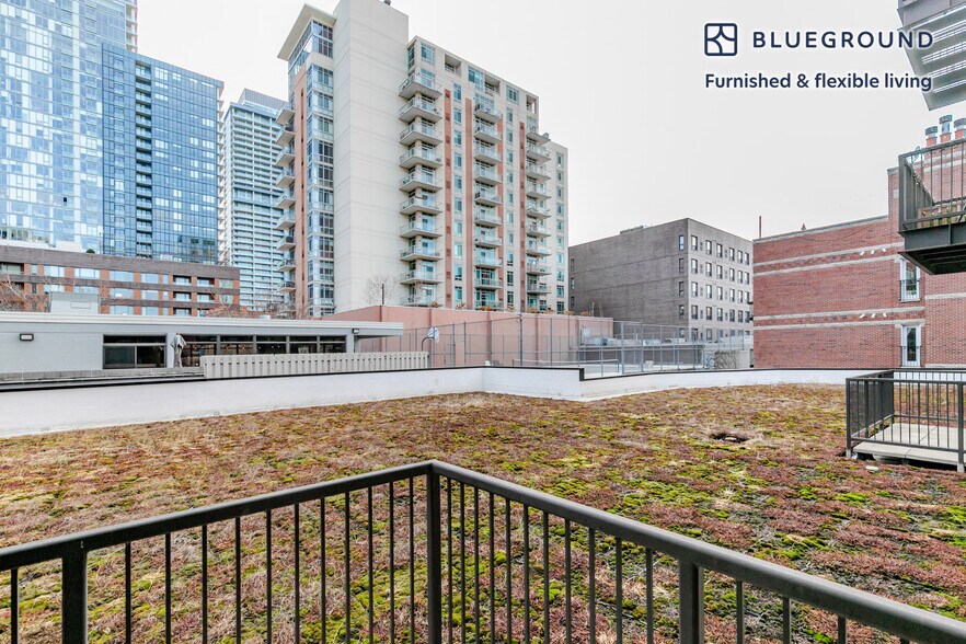 Building Photo - 211 W Scott St