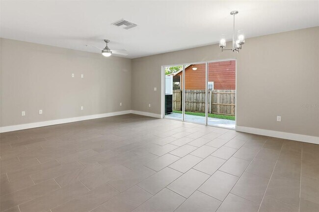 Building Photo - 45 SE 15th Terrace