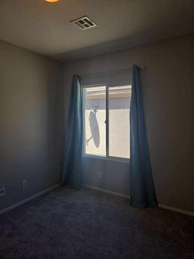 Building Photo - 3-bedroom, 2-bath home located in a cul-de-sac in desirable Anthem Highlands.