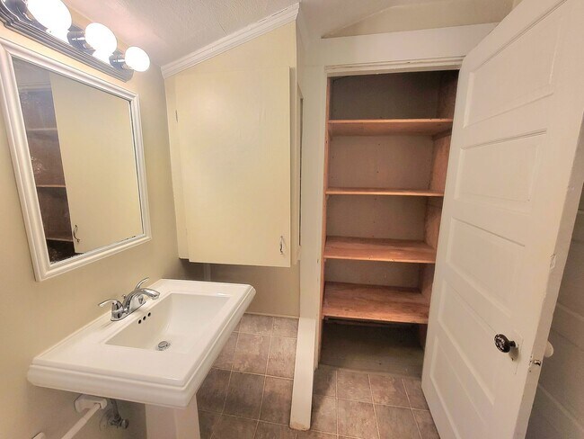 Building Photo - Cozy 1 Bed, 1 Bath Home in Desirable SE Portland