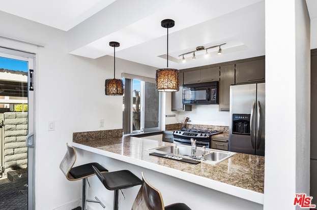 Building Photo - 2230 N Indian Canyon Dr