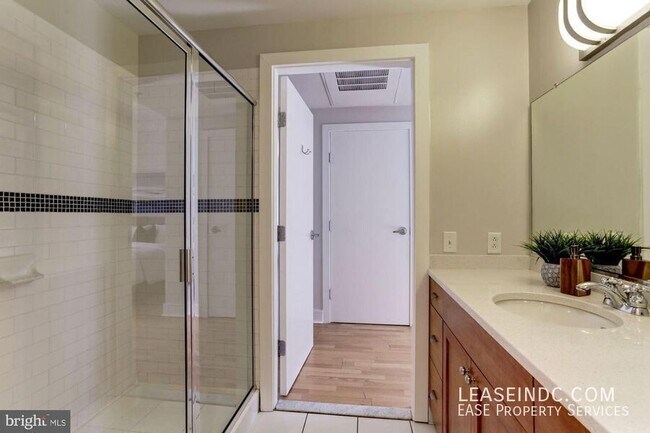 Building Photo - 809 6th St NW