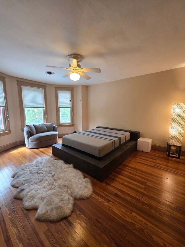 Building Photo - 3-Bedroom, 1.5 Bathroom Charles Village Townhouse