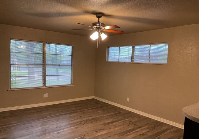 Building Photo - 1801 S 41st St