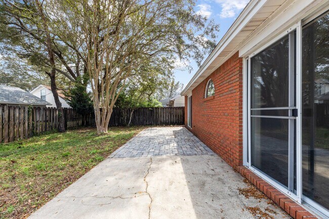 Building Photo - 1569 Meadowbrook Ct