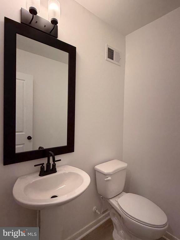 Building Photo - 67 Basswood St