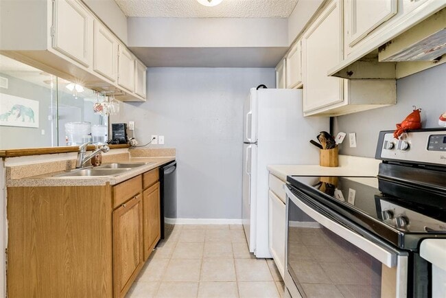 Building Photo - 17331 Red Oak Dr