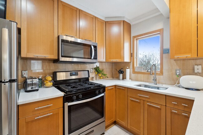 Building Photo - 40 Ella St