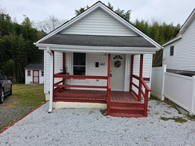 Building Photo - Charming 1 Bedroom Home Near Downtown Mount Airy