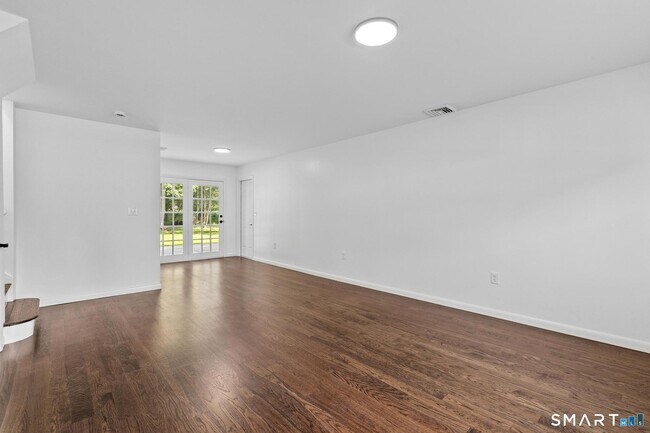 Building Photo - 36 Fuller Dr