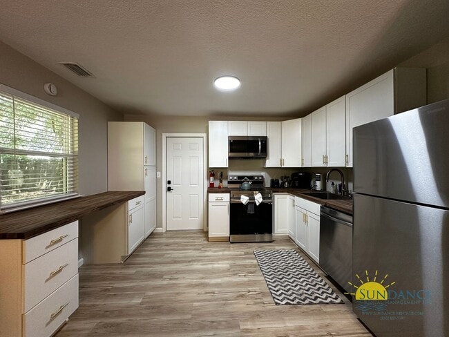 Building Photo - Quaint 2-Bedroom Home in Prime Fort Walton Beach!
