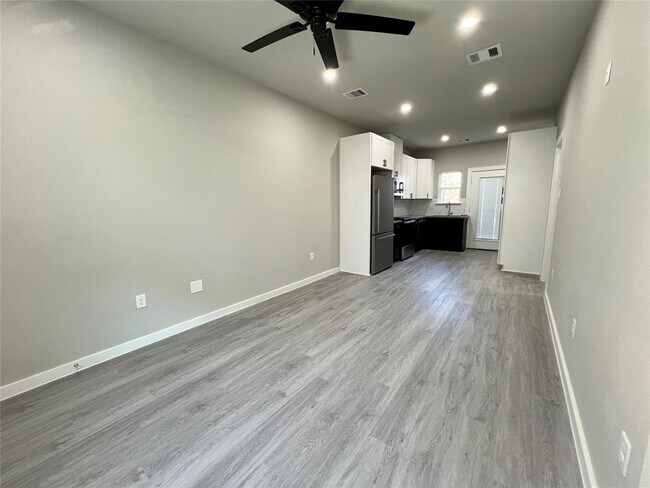 Building Photo - 8157 Tate St