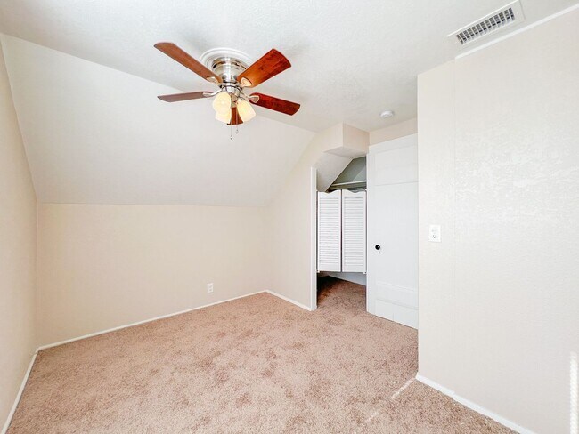 Building Photo - Los Alamitos 4 Bed 2 Bath House - 2 Car Gar - Wood Flooring - Huge Yard - Cute!!!