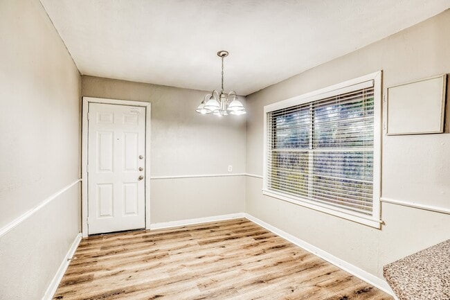 Building Photo - 1610 13th Ave N