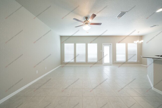 Building Photo - 716 Skylar Heights Dr