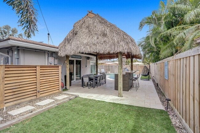 Building Photo - 470 SE 4th Ct