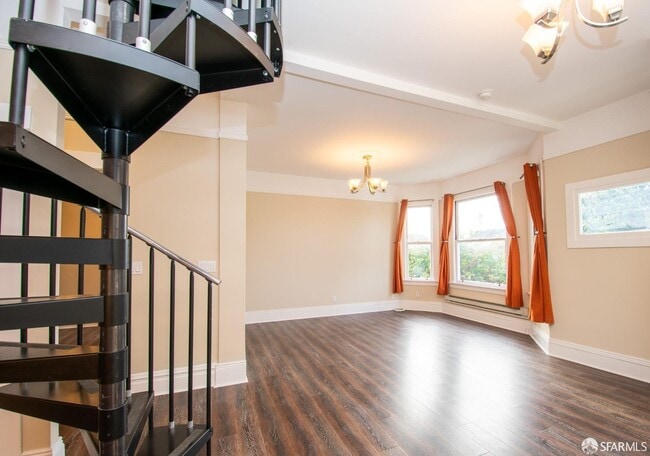 Building Photo - 205 Bonview St