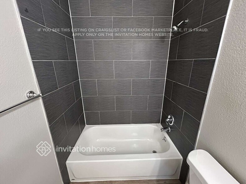 Building Photo - 5703 E 123rd Dr