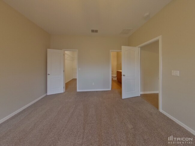 Building Photo - 617 del Pilar Dr
