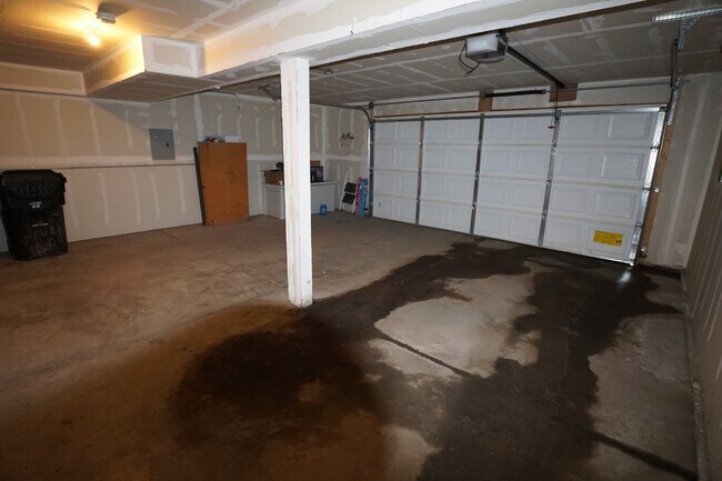Building Photo - Lovely Townhome in Bailey!